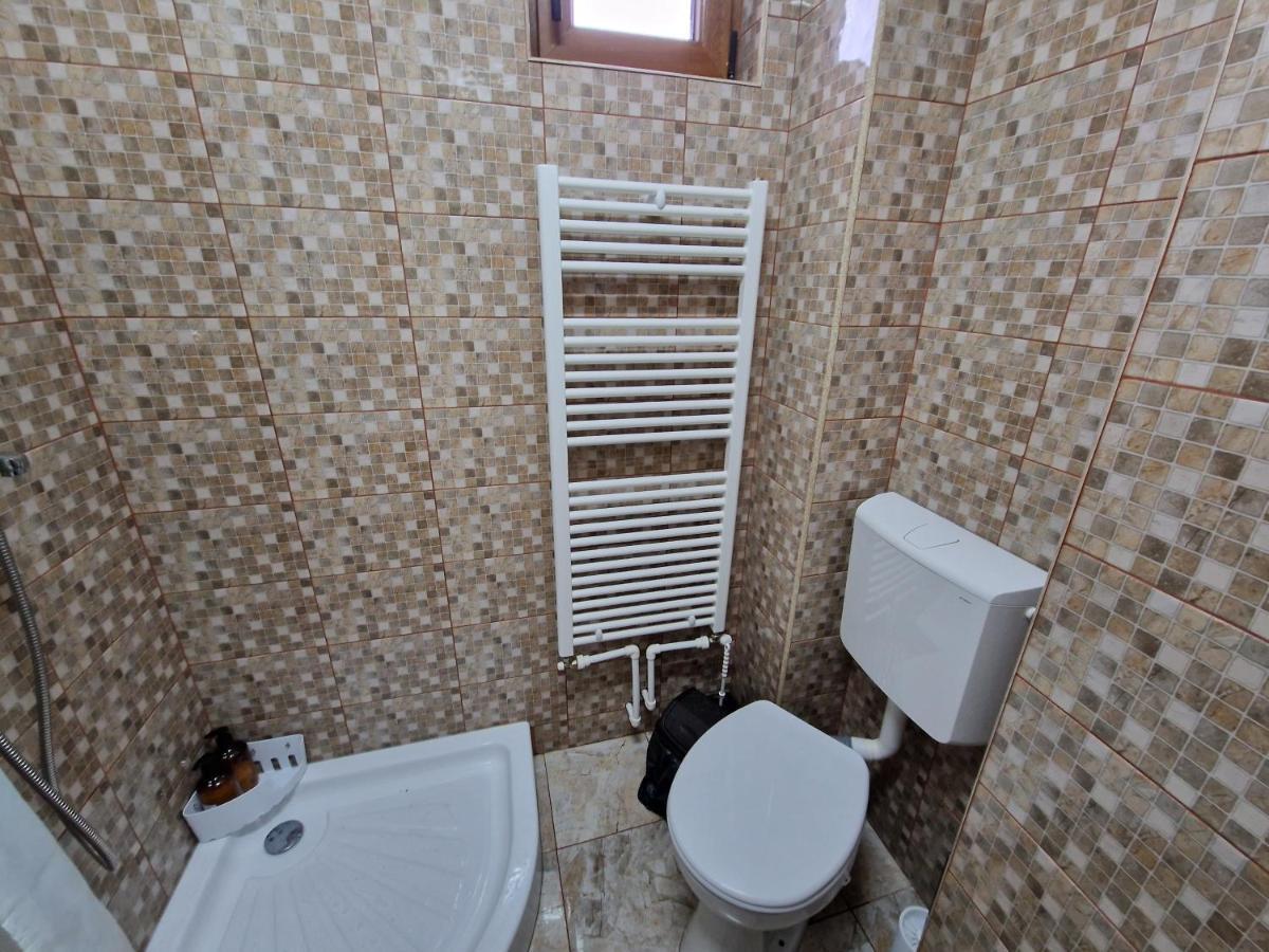 Apartamentul Florilor De Fan Azuga Buitenkant foto